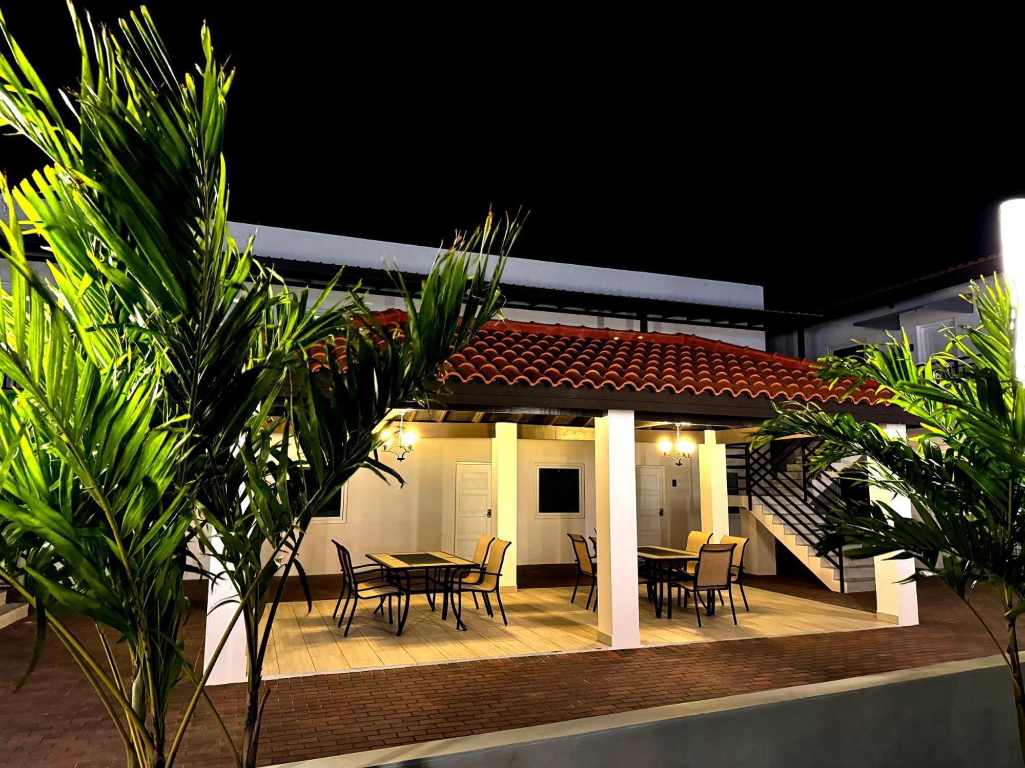 Bon Bini Suites โอรันเยสตัด ภายนอก รูปภาพ