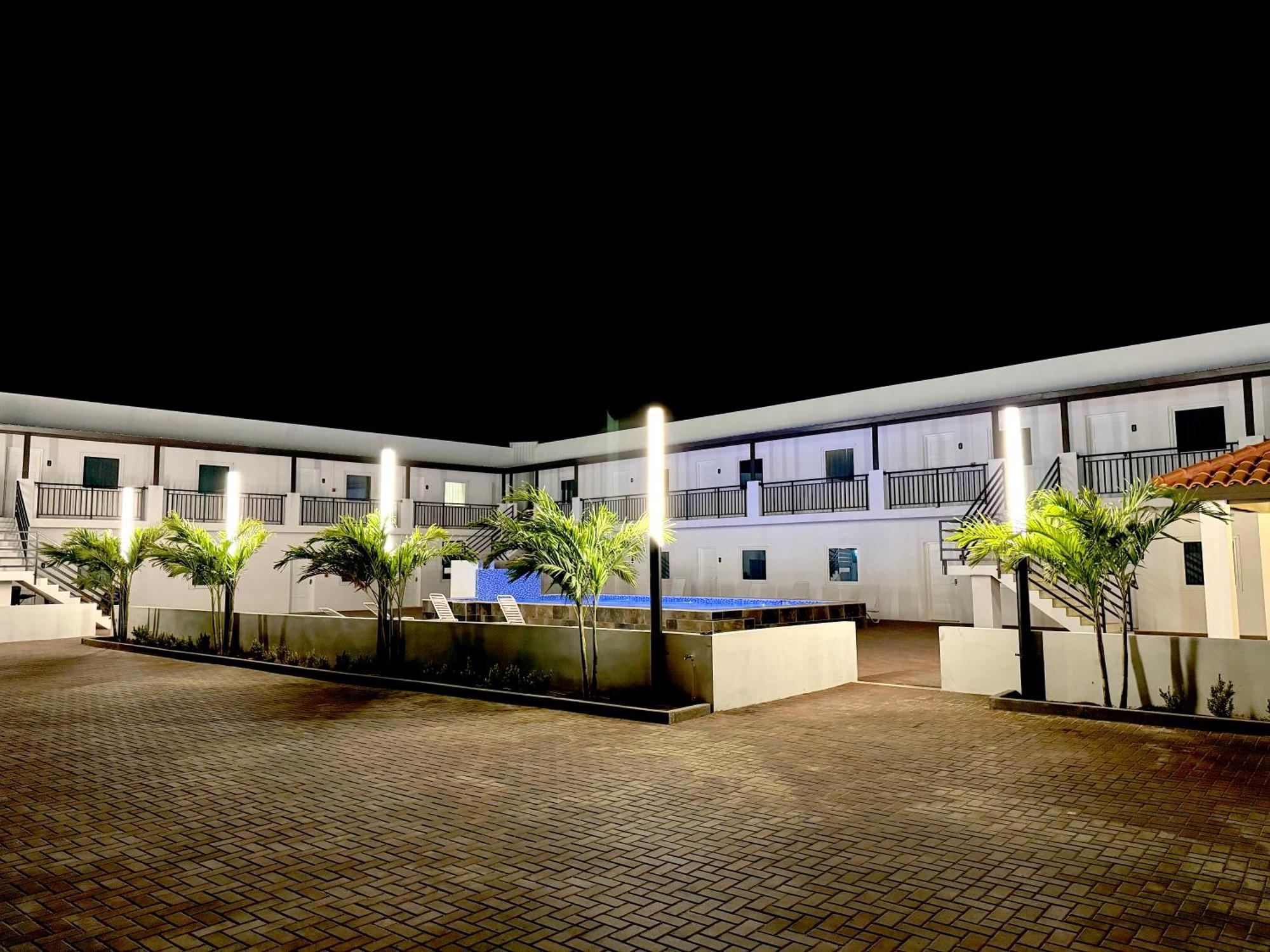 Bon Bini Suites โอรันเยสตัด ภายนอก รูปภาพ
